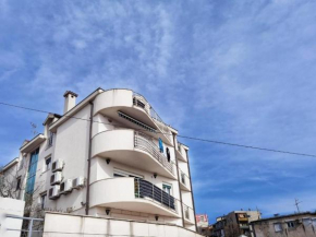 Apartments with a parking space Split - 22796